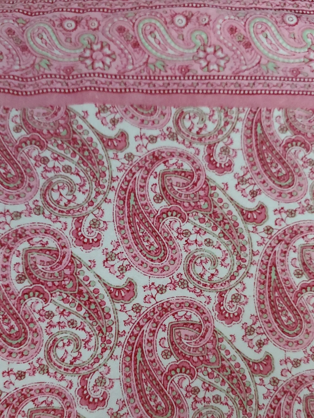 6 Williams-Sonoma Reversable Pink Paisley And Stripe Placemat. 14